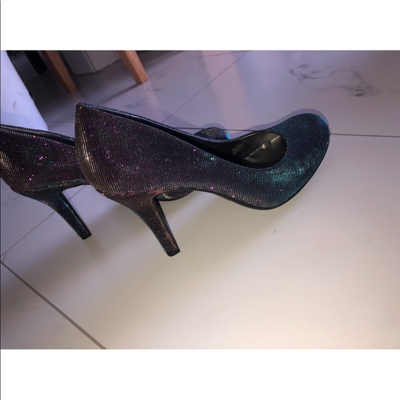 Holographic shoes - Picture 1 of 5